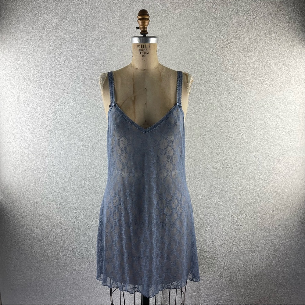 Wacoal l M b.tempt’d Lightweight Sheer Stretch Lace Kiss Chemise Nightgown Slip